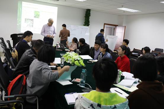 说明: D:\work\博士研究生教学协助\David 教授来校授课 张新全20181030\3A6A0992.JPG