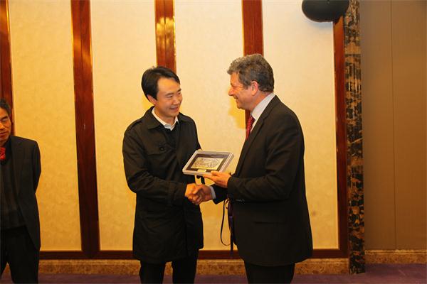 说明: \